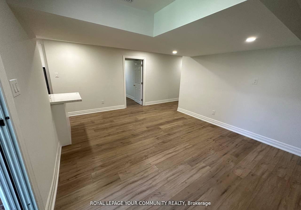 8-mendys-forest-crescent-aurora-ontario-n12330565