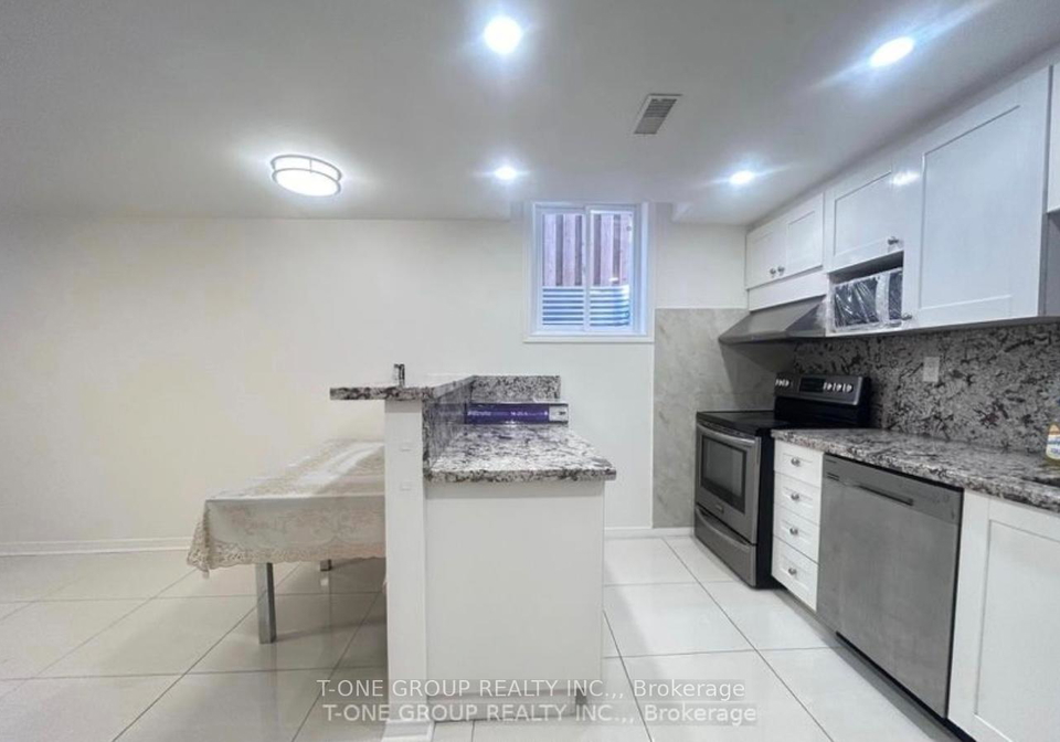 88-harness-circle-markham-ontario-n12332071