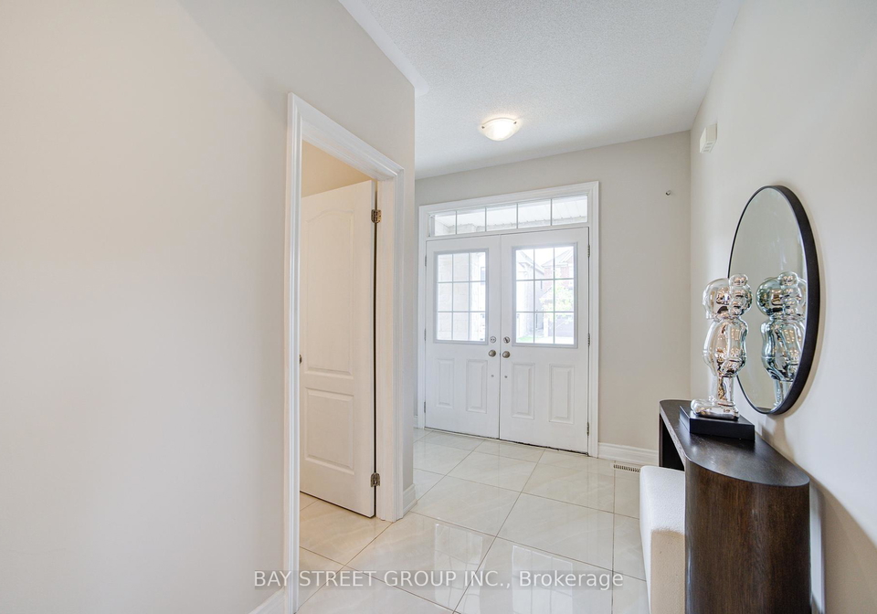 7-yarrow-lane-east-gwillimbury-ontario-n12332746