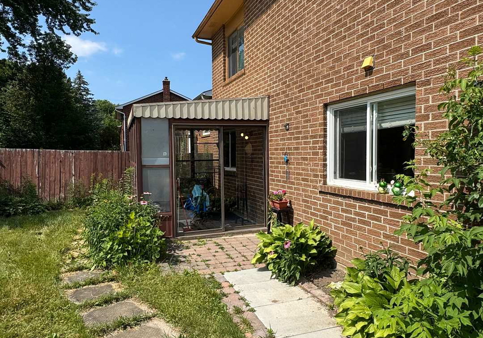 204-harrison-drive-newmarket-ontario-n12333070