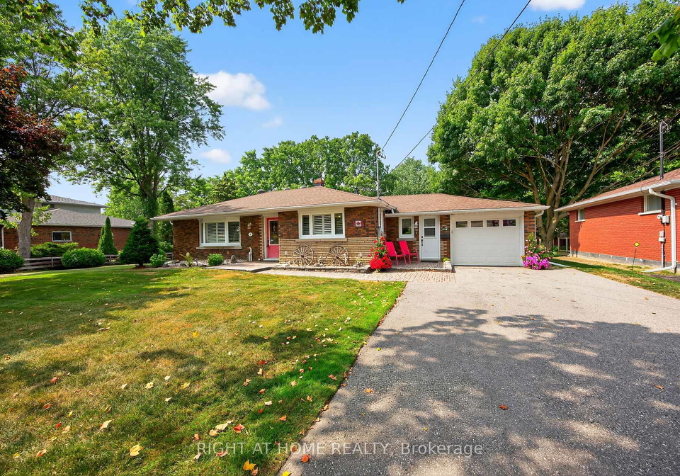 8-farr-avenue-east-gwillimbury-ontario-n12333197