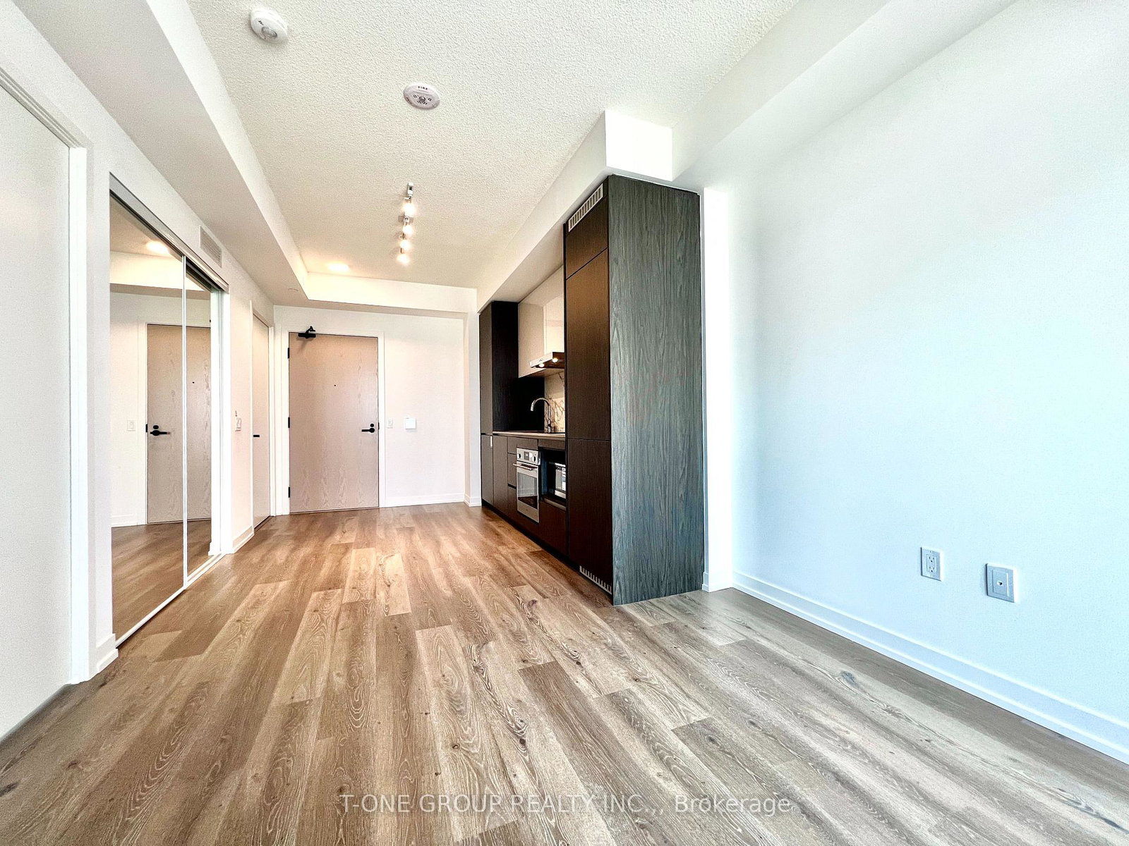 28-interchange-way-vaughan-ontario-n12335590