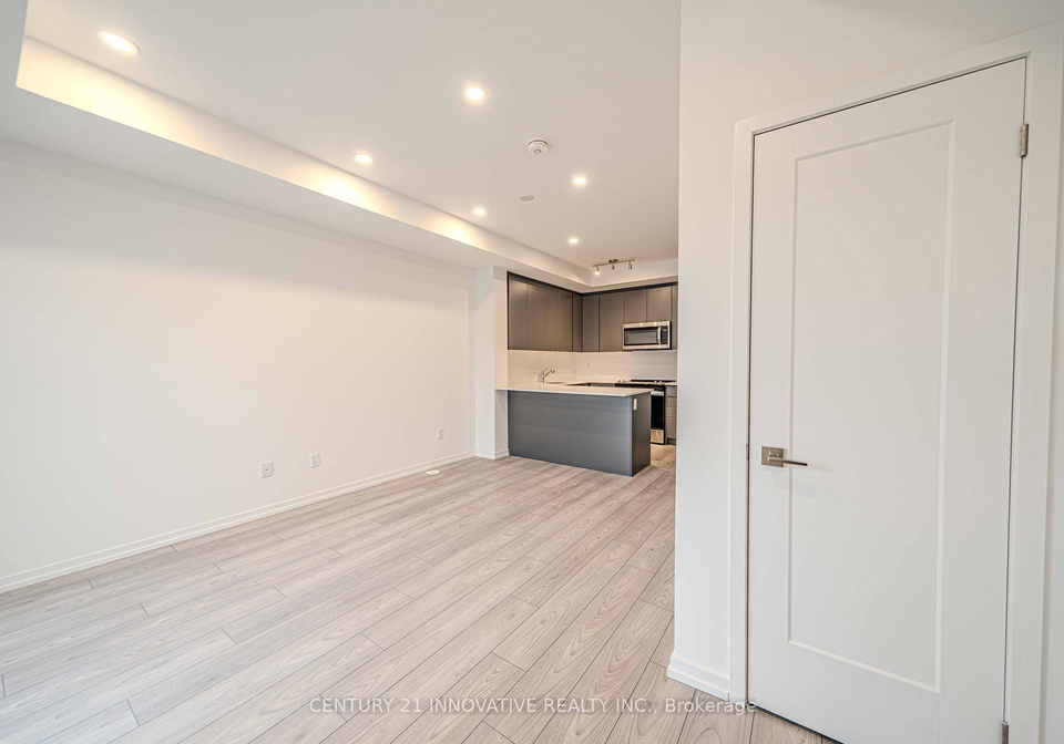 11-lytham-green-circle-newmarket-ontario-n12335622