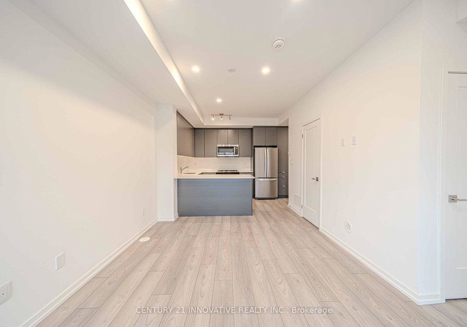11-lytham-green-circle-newmarket-ontario-n12335622