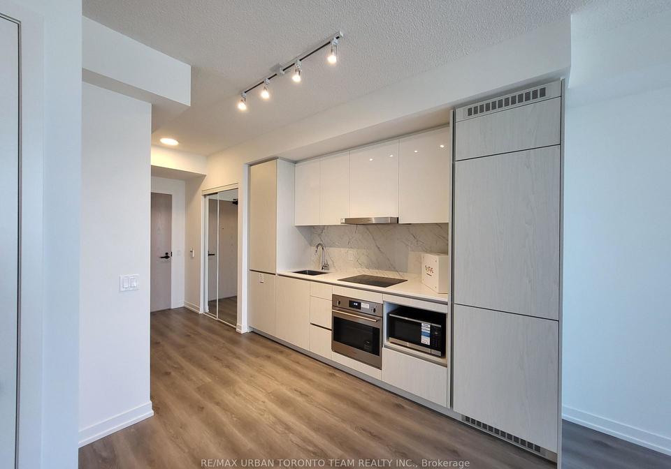 28-interchange-way-vaughan-ontario-n12338763