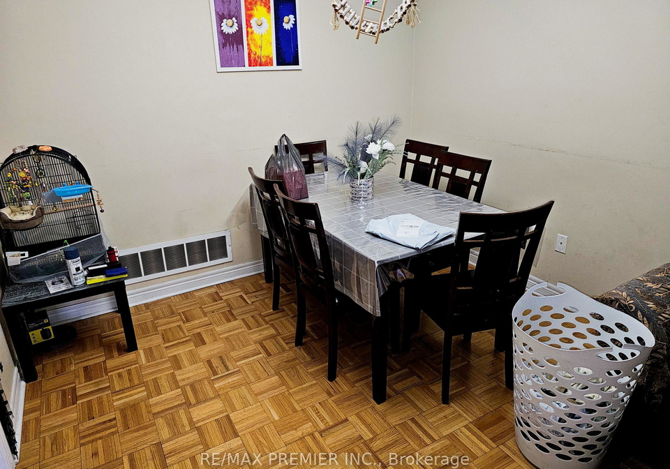 19-foxchase-avenue-vaughan-ontario-n12339789