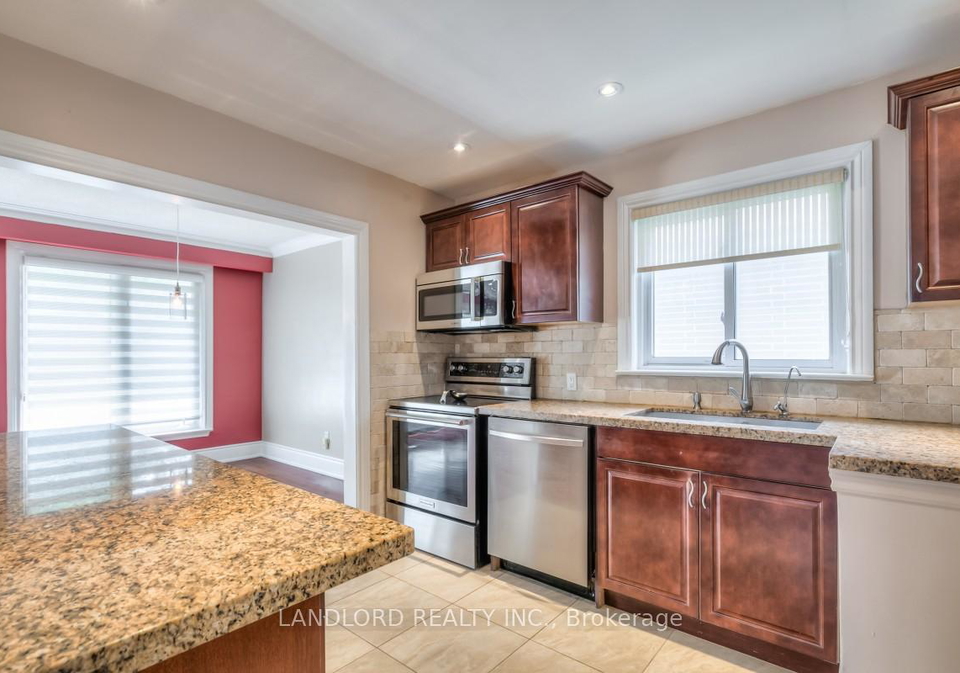 389-centre-street-e-richmond-hill-ontario-n12341047