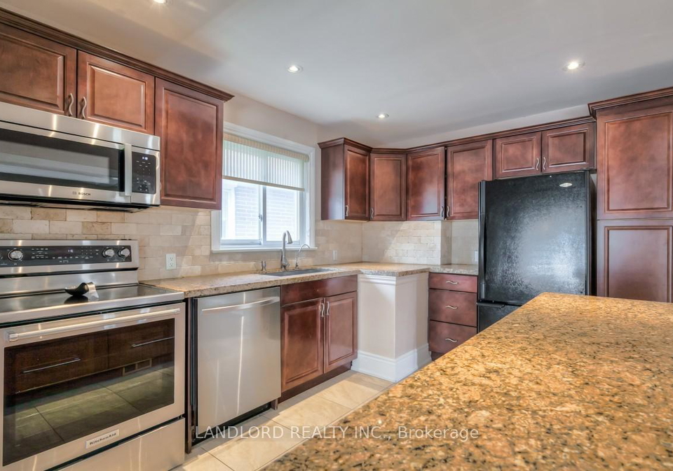389-centre-street-e-richmond-hill-ontario-n12341047