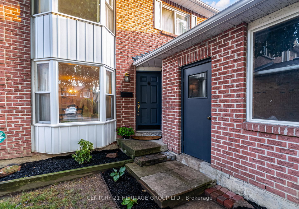 11-closs-square-aurora-ontario-n12343408