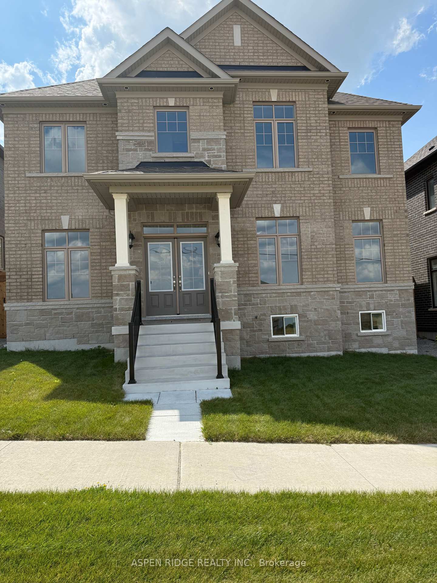 37-rowe-street-bradford-west-gwillimbury-ontario-n12344527