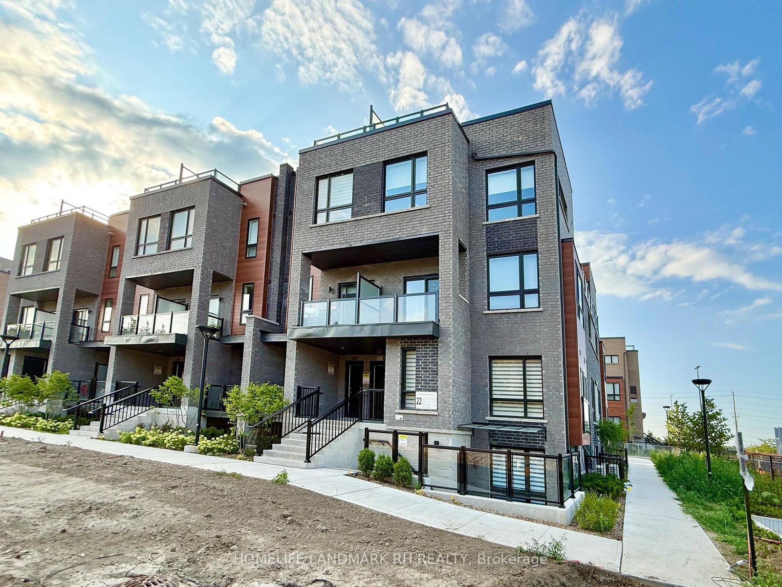 22-lytham-green-circle-newmarket-ontario-n12346787