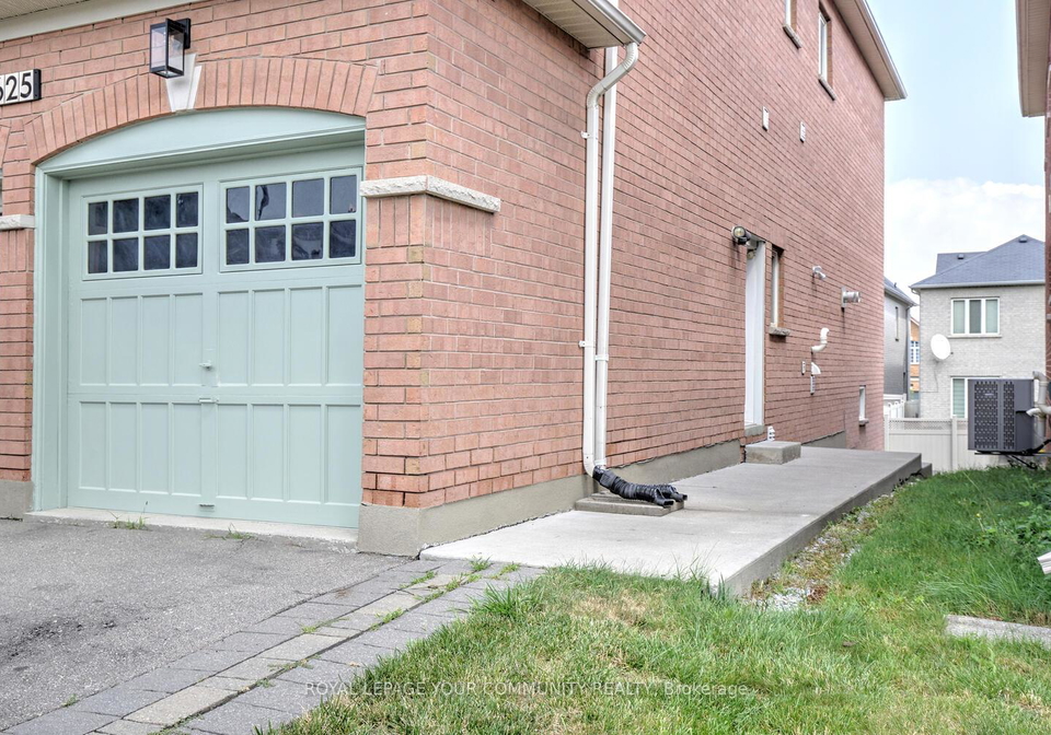 625-grand-trunk-avenue-vaughan-ontario-n12347970
