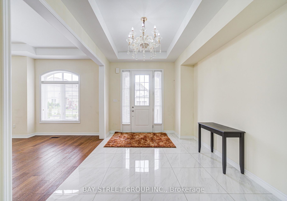 38-brown-court-newmarket-ontario-n12348330