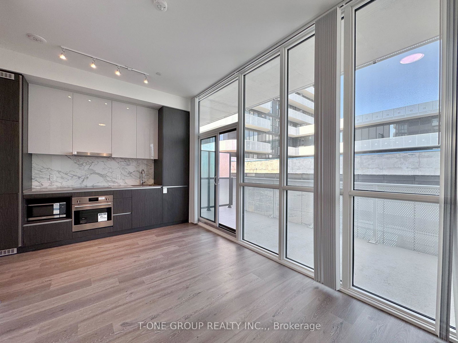 28-interchange-way-vaughan-ontario-n12349424