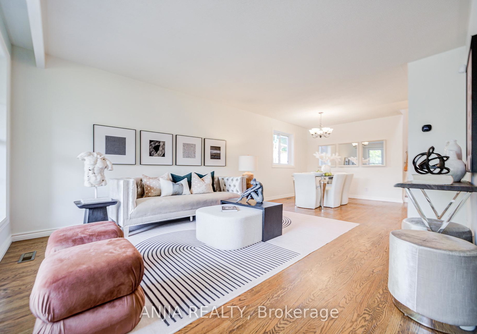 26-romfield-circuit-markham-ontario-n12350302