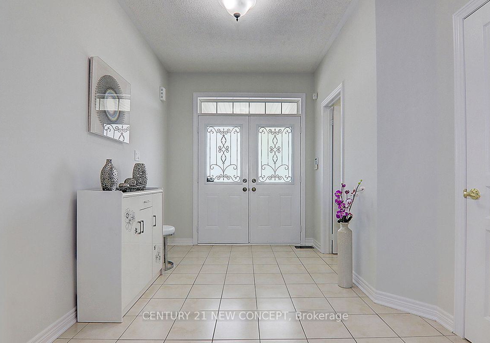 881-memorial-circle-newmarket-ontario-n12351316