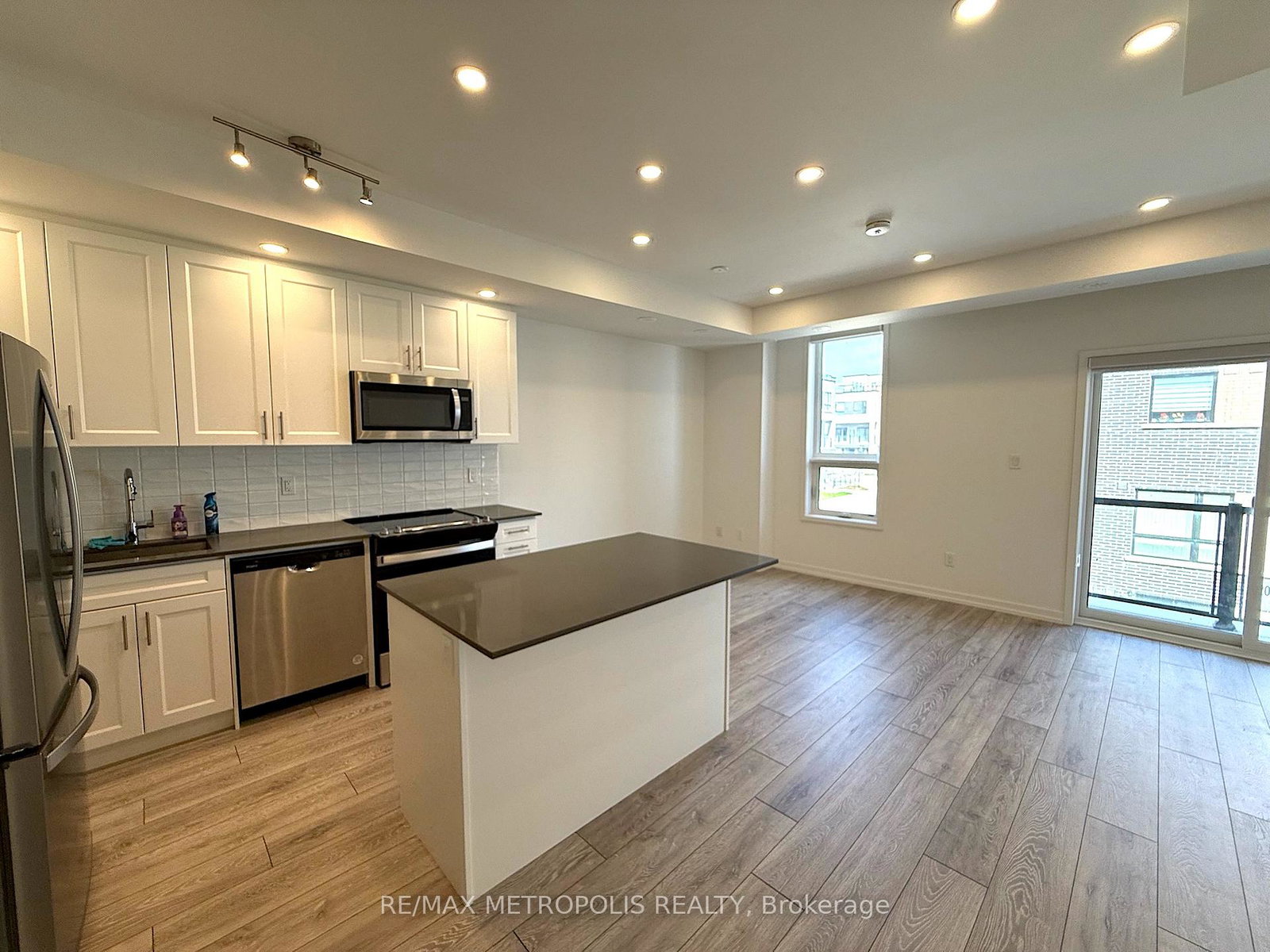 22-lytham-green-circle-newmarket-ontario-n12353413