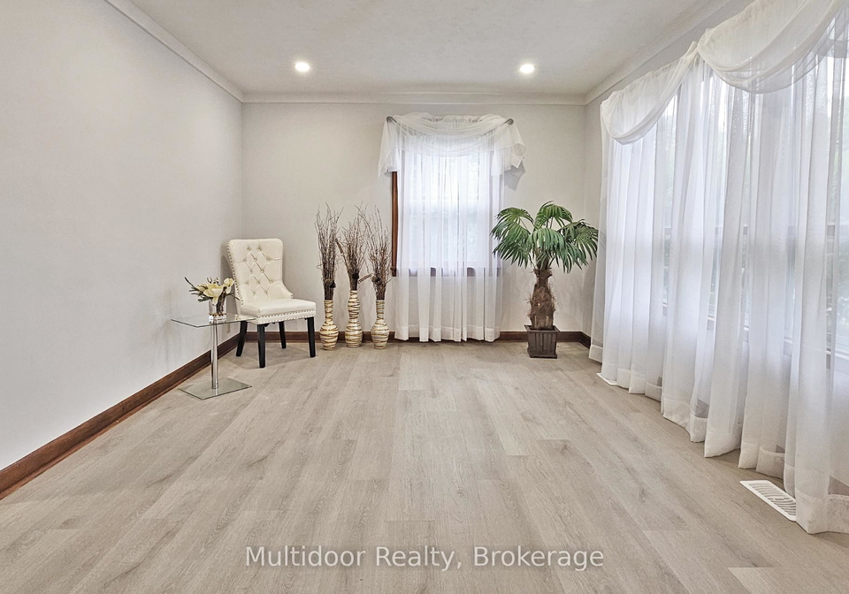 313-christopher-street-east-gwillimbury-ontario-n12356267