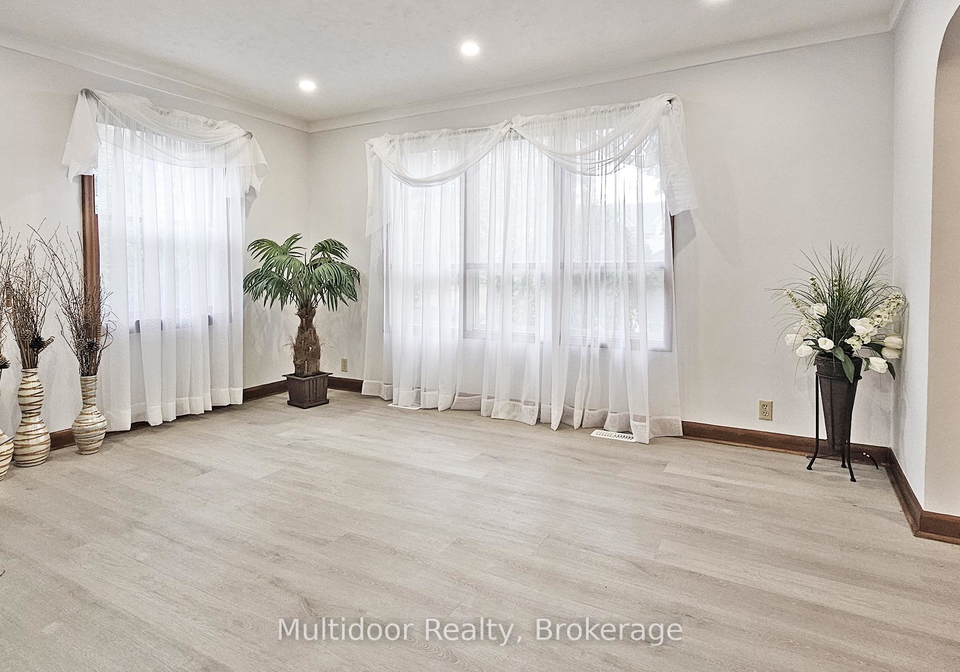 313-christopher-street-east-gwillimbury-ontario-n12356267