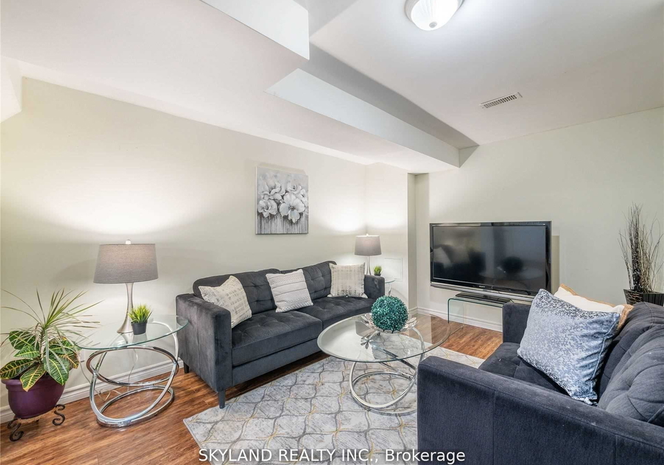 384-spruce-grove-crescent-newmarket-ontario-n12357295