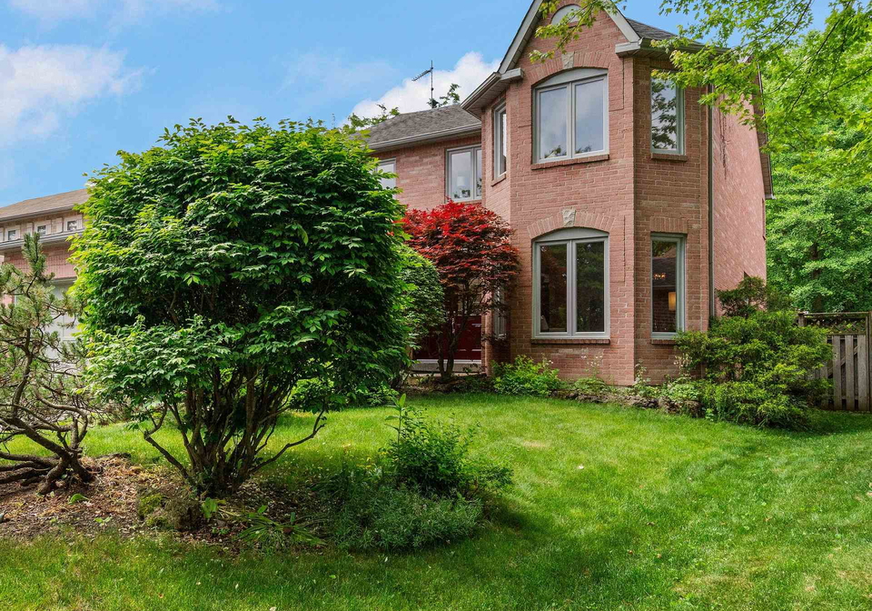209-tamarac-trail-aurora-ontario-n12362260