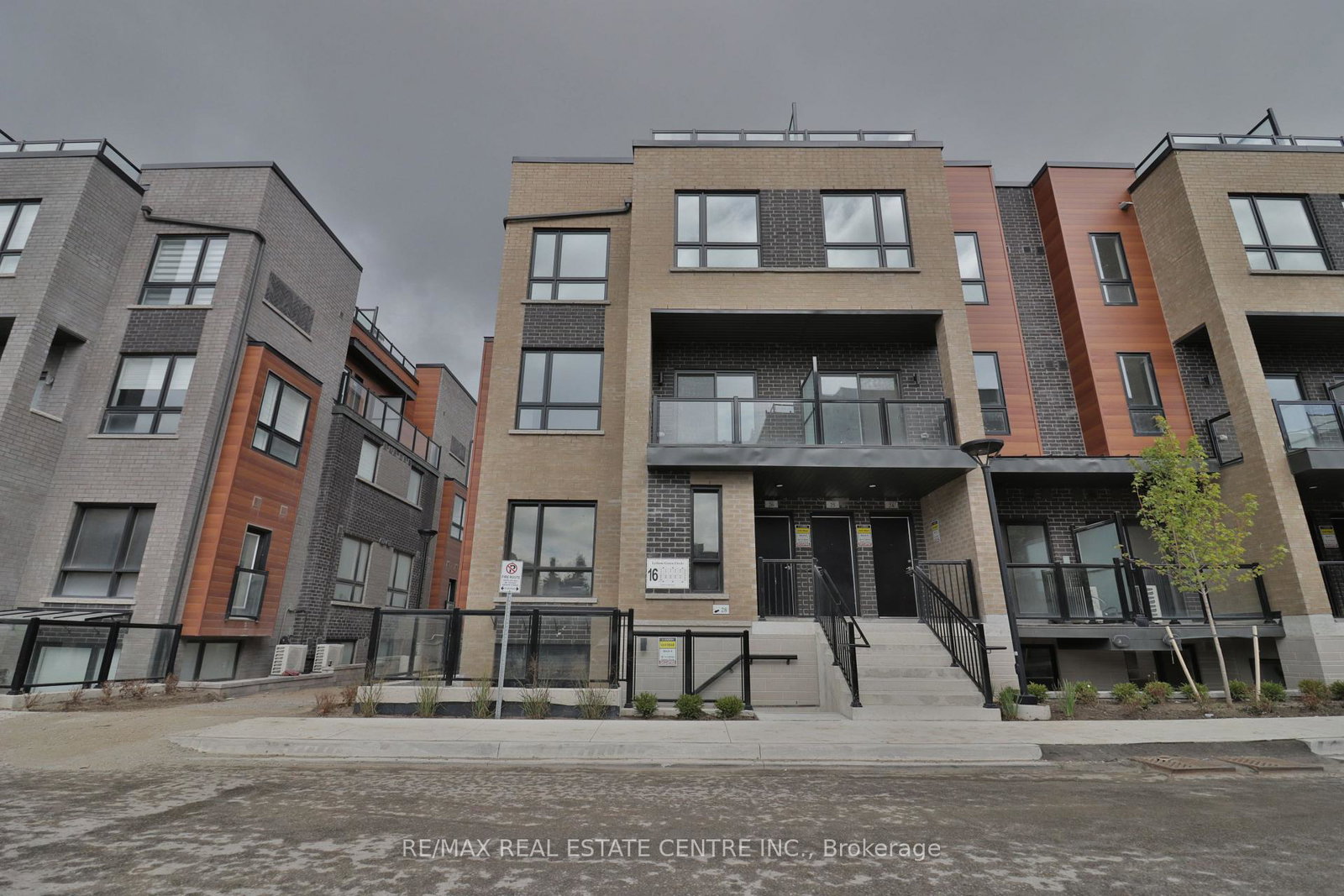16-lytham-green-circle-newmarket-ontario-n12364221