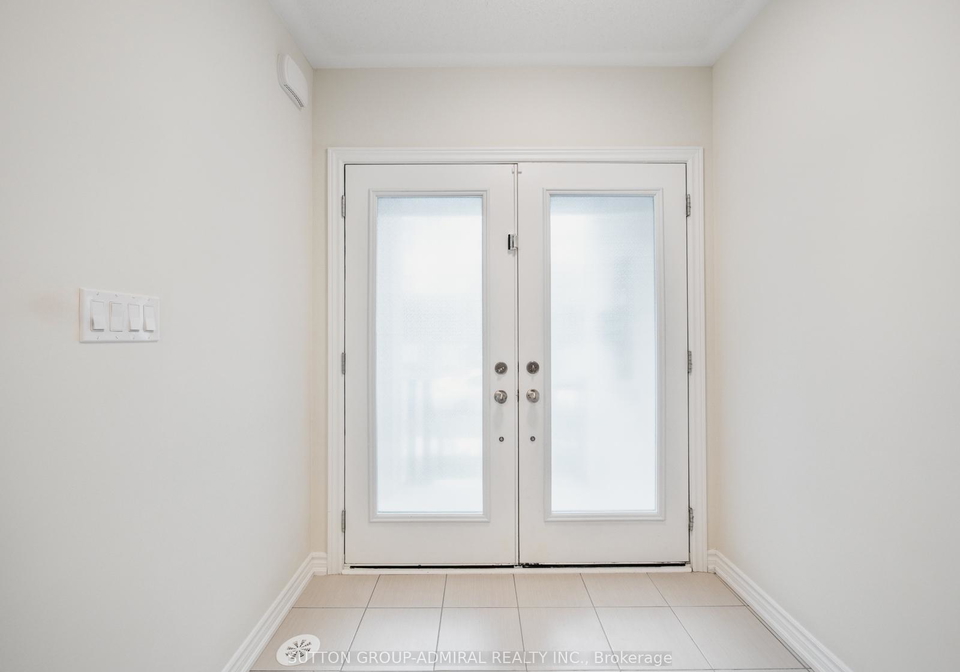 10-golden-trail-vaughan-ontario-n12366387