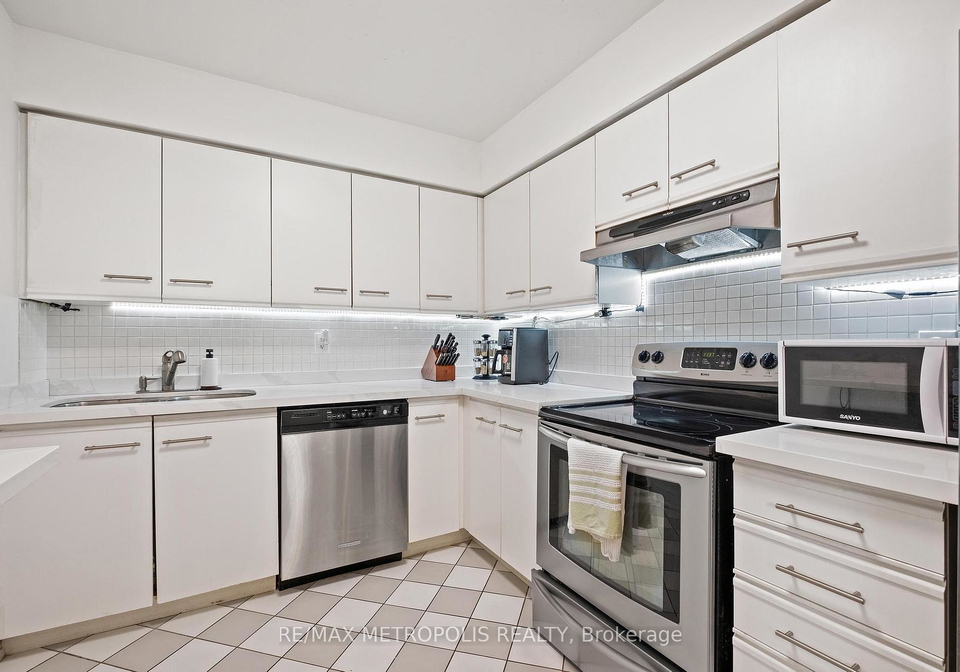 81-townsgate-drive-vaughan-ontario-n12366881