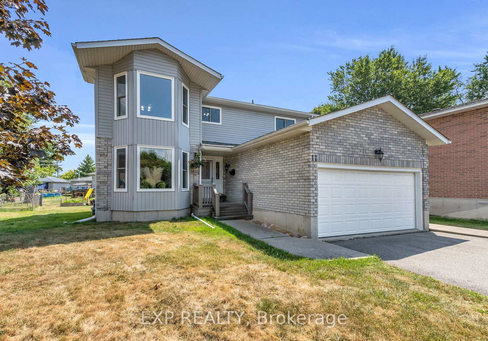 11-justin-court-georgina-ontario-n12367069