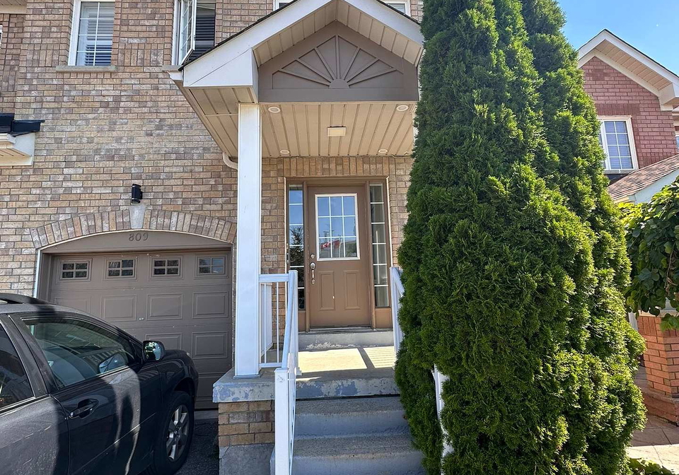 809-joe-persechini-drive-newmarket-ontario-n12369414