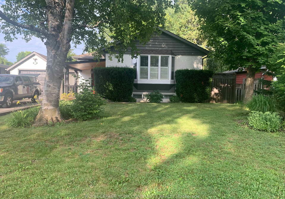 15-holman-crescent-aurora-ontario-n12373577