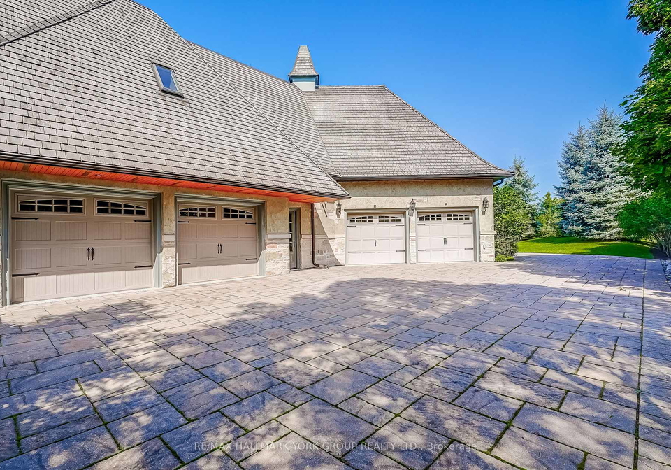 15-awesome-again-lane-aurora-ontario-n12377980
