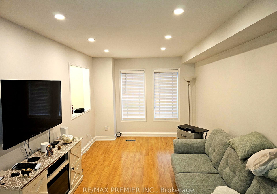 19-foxchase-avenue-vaughan-ontario-n12383740