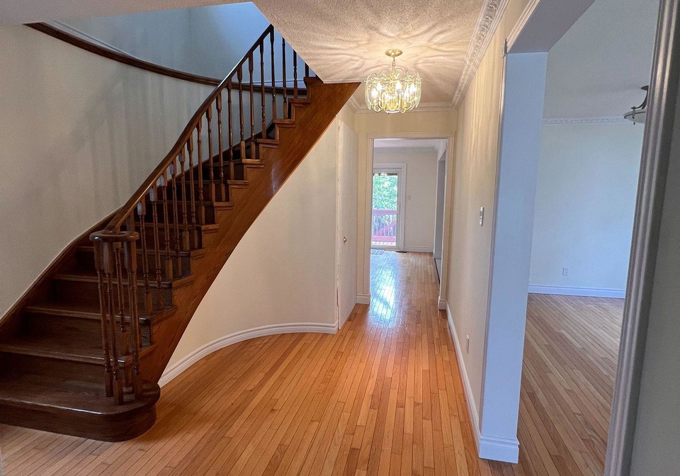 202-billings-crescent-newmarket-ontario-n12386556