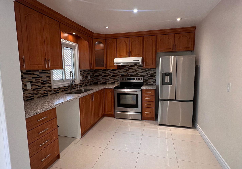 202-billings-crescent-newmarket-ontario-n12386556