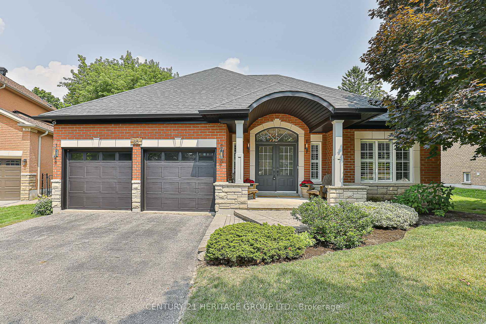 35-watts-meadow-aurora-ontario-n12391010