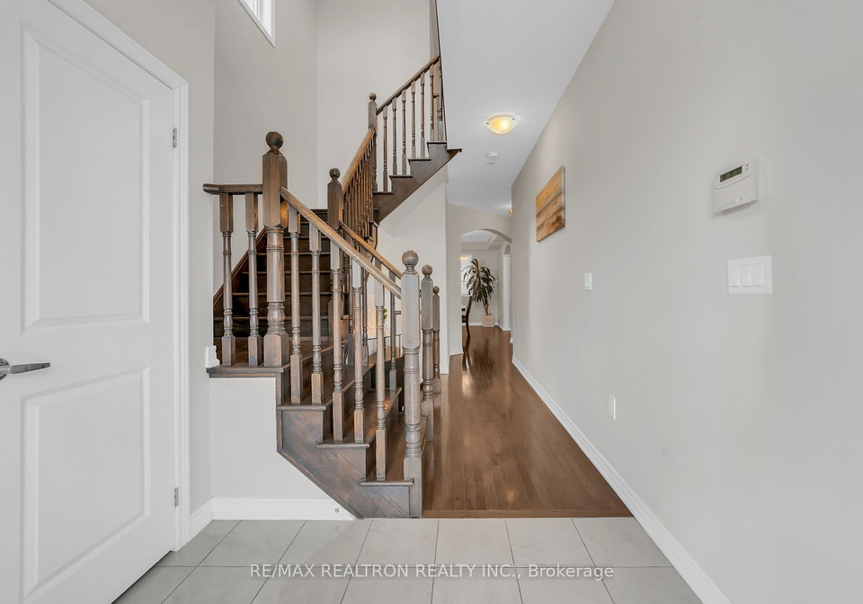 669-sweetwater-crescent-newmarket-ontario-n12391062