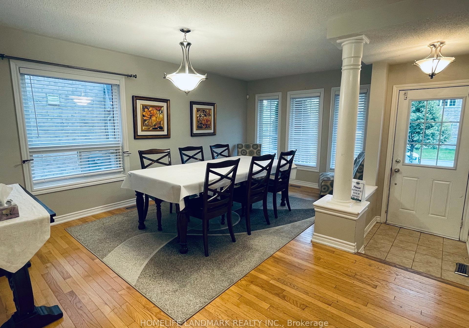 18-lewis-honey-drive-aurora-ontario-n12393973