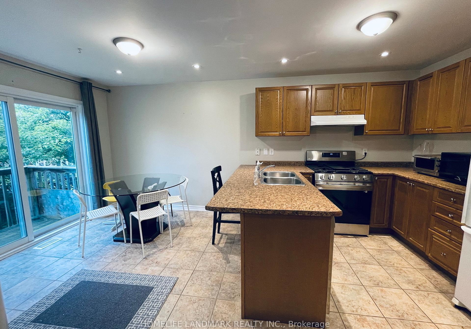 18-lewis-honey-drive-aurora-ontario-n12393973