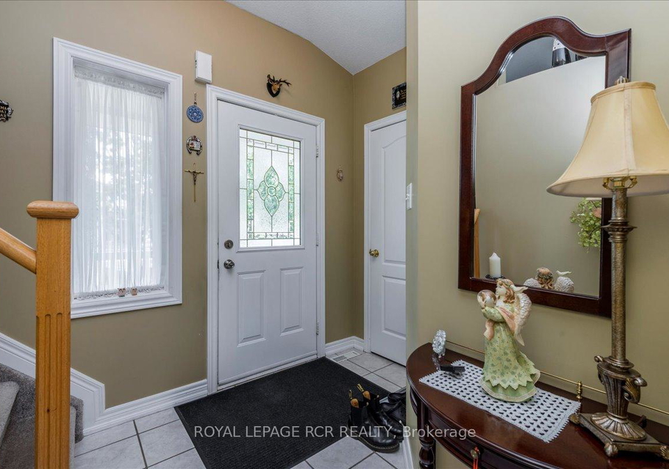 20-veseli-court-e-bradford-west-gwillimbury-ontario-n12398443