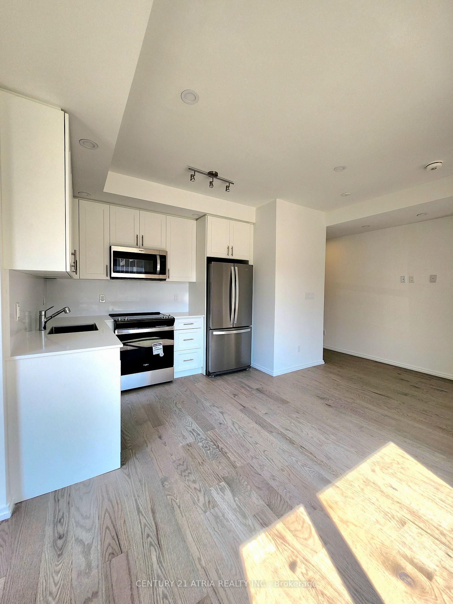 16-lytham-green-circle-newmarket-ontario-n12399719