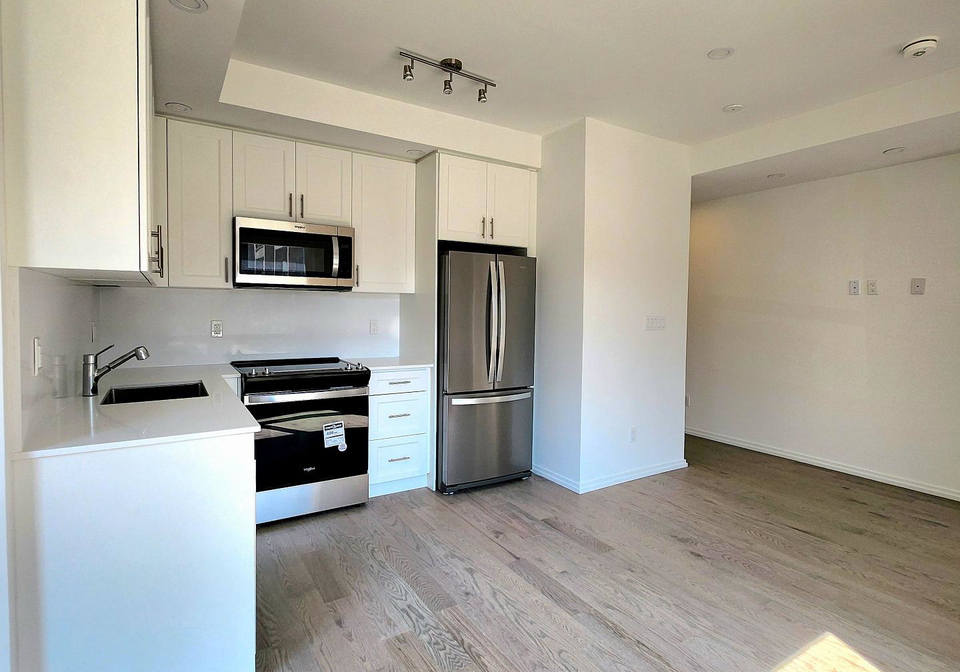 16-lytham-green-circle-newmarket-ontario-n12399719