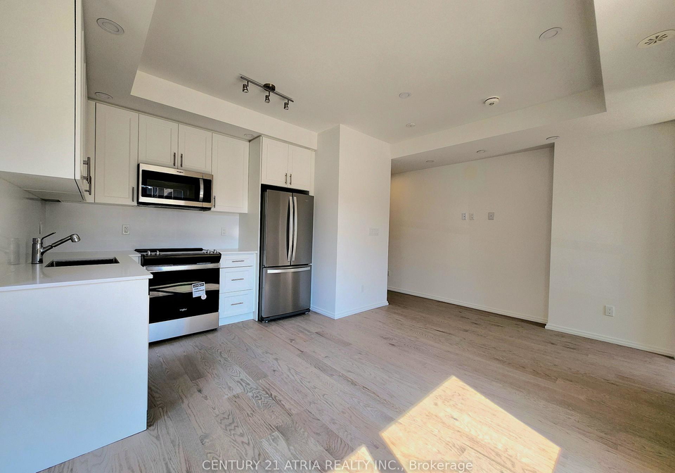 16-lytham-green-circle-newmarket-ontario-n12399719