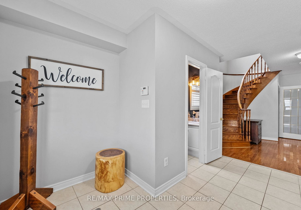 648-society-crescent-newmarket-ontario-n12400441