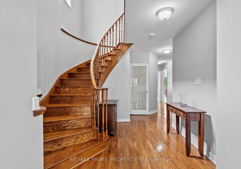 648-society-crescent-newmarket-ontario-n12400441