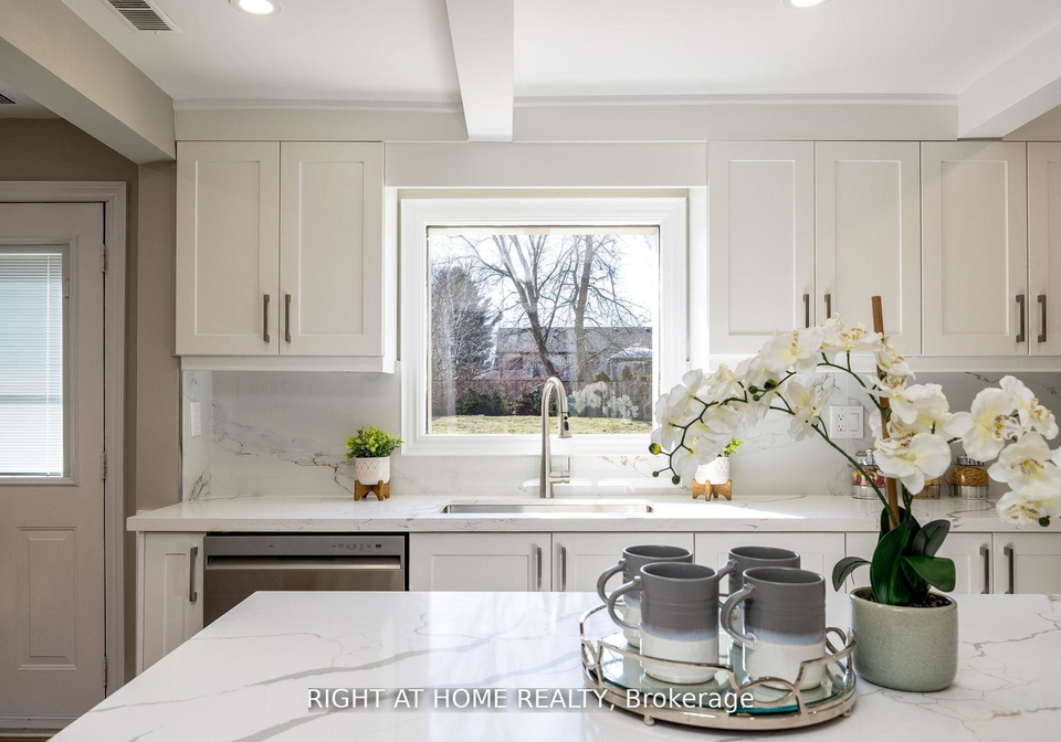 15-farr-avenue-east-gwillimbury-ontario-n12402513