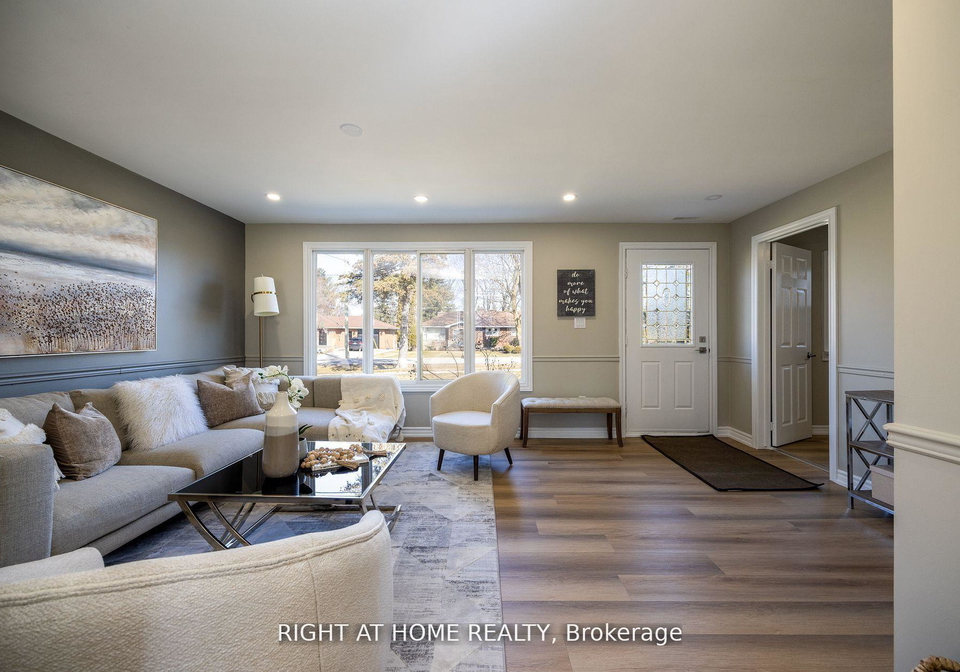 15-farr-avenue-east-gwillimbury-ontario-n12402513