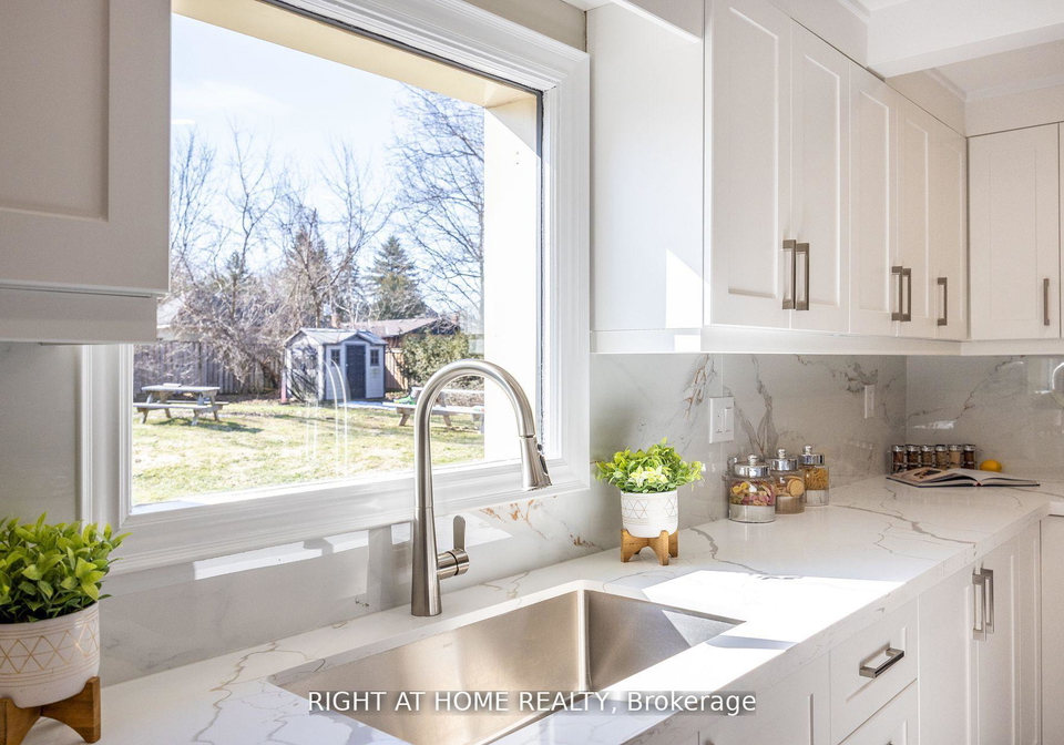 15-farr-avenue-east-gwillimbury-ontario-n12402513