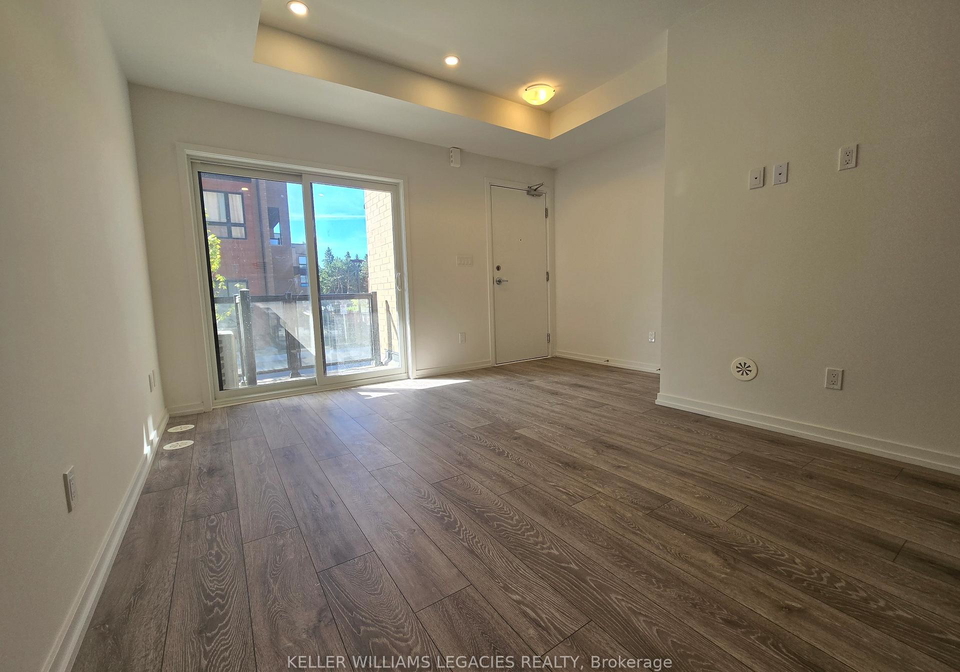 16-lytham-green-circle-newmarket-ontario-n12408683