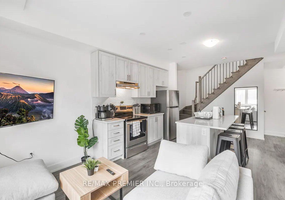 8-sayers-lane-richmond-hill-ontario-n12410305